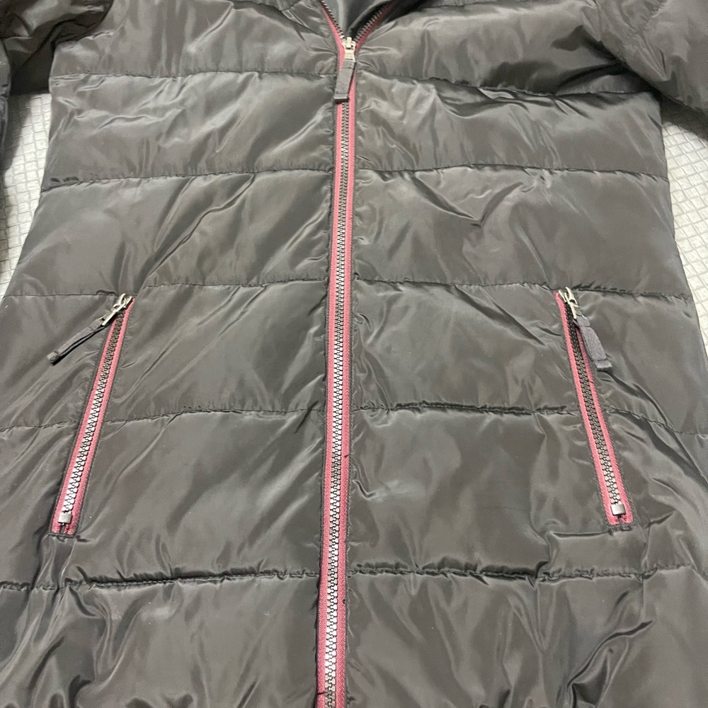 Stylish Puffer Jacket with red Zippers